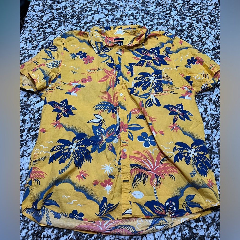 Men’s Tropical Button Up